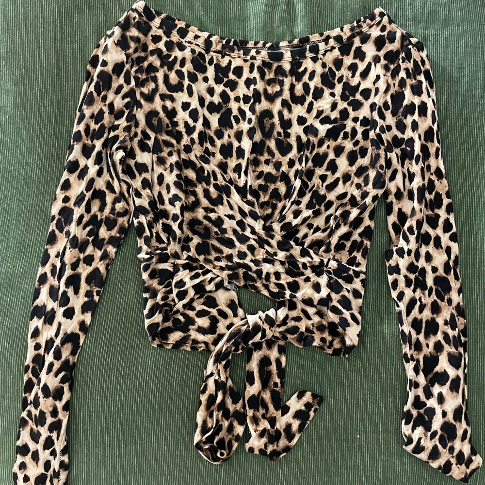 Heavenly by Victoria Supersoft Modal Long-sleeve Twist Tee in Leopard Print